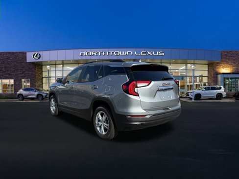 Used 2024 GMC Terrain SLE w/ Driver Convenience Package image 22