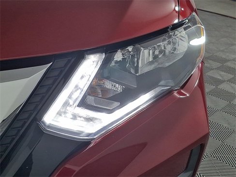 Used 2018 Nissan Rogue SV w/ Premium Package image 13