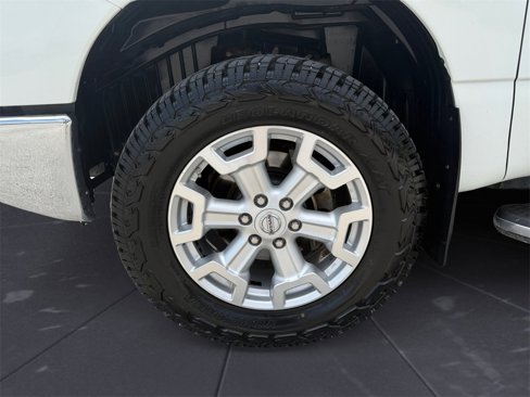 Used 2016 Nissan Titan SV image 14