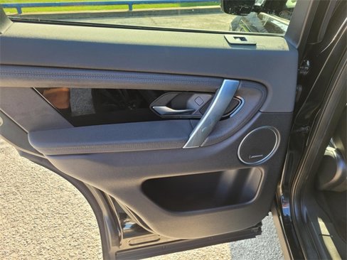 Used 2022 Land Rover Discovery Sport SE image 14