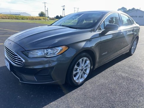 Used 2019 Ford Fusion SE image 16