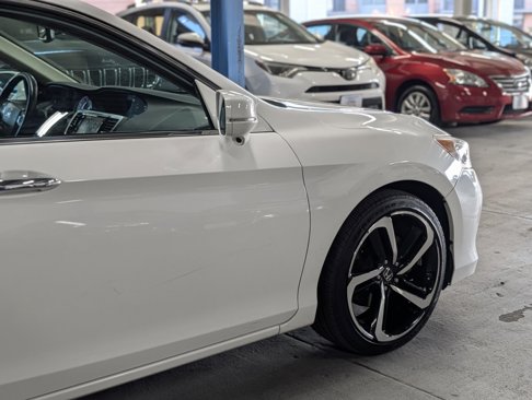 Used 2017 Honda Accord EX-L image 10