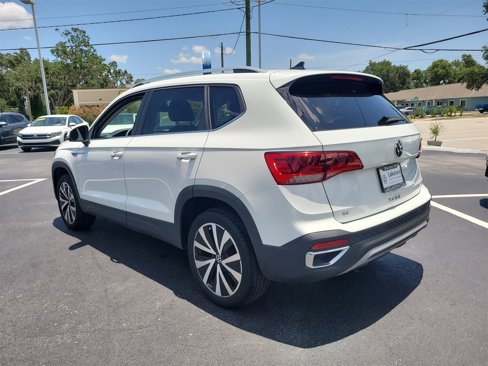 Used 2024 Volkswagen Taos SE w/ Panoramic Sunroof Package image 8