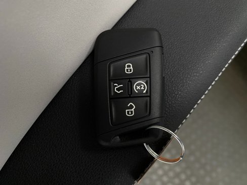 New 2025 Volkswagen Taos SE image 30