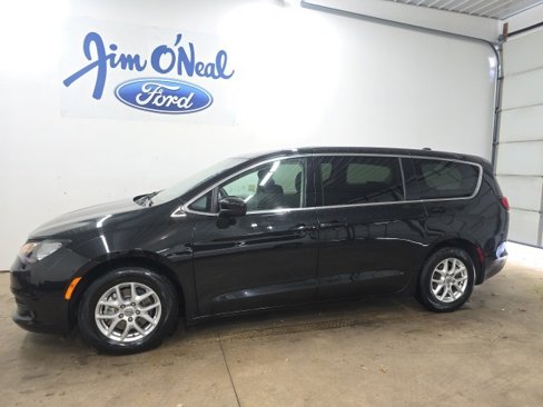 Used 2022 Chrysler Voyager LX image 28