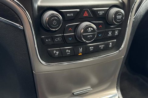 Used 2018 Jeep Grand Cherokee Limited image 24