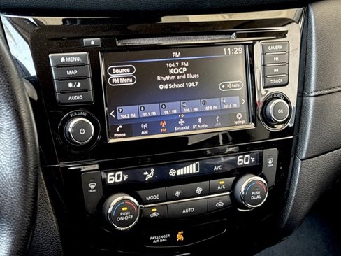 Used 2020 Nissan Rogue SV w/ Premium Package image 16