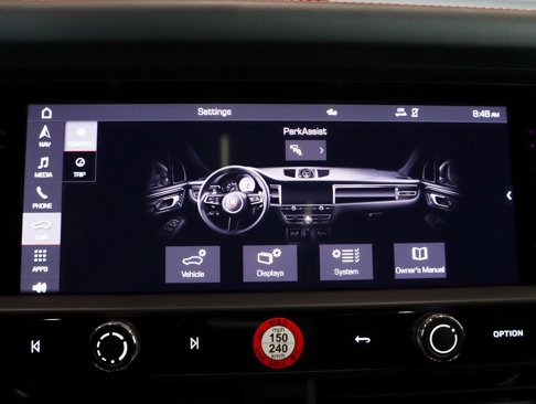 Certified 2024 Porsche Macan image 23