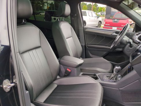 Used 2023 Volkswagen Tiguan SE R-Line image 35