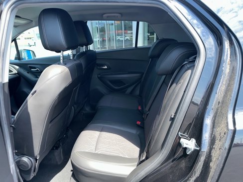 Used 2020 Chevrolet Trax LT w/ LT Convenience Package image 17