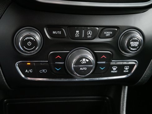 Used 2019 Jeep Cherokee Trailhawk w/ Comfort/Convenience Group image 23