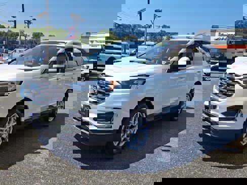 Certified 2022 Ford Edge SEL w/ Convenience Package image 3