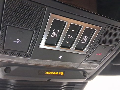 Used 2024 Land Rover Discovery Dynamic SE image 17