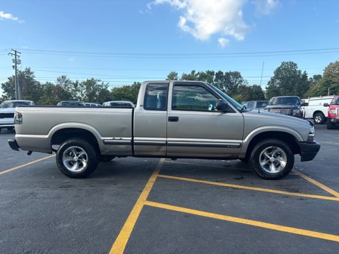 Used 2000 Chevrolet S10 Pickup LS w/ Preferred Equipment Group image 5