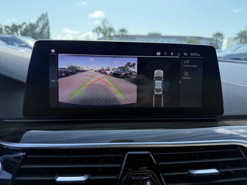 Used 2020 BMW 530e w/ Convenience Package image 21