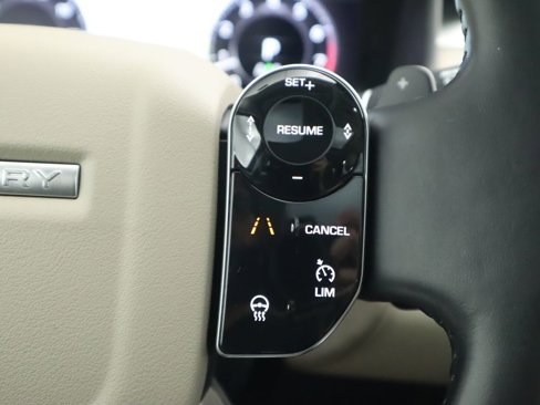 Used 2020 Land Rover Discovery Landmark image 12