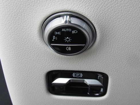 New 2025 Mercedes-Benz GLC 300 4MATIC image 34