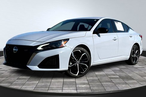 Used 2024 Nissan Altima 2.5 SR w/ SR Premium Package image 1
