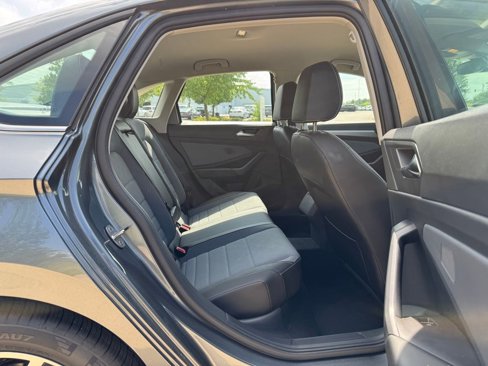 Used 2025 Volkswagen Jetta SE image 28