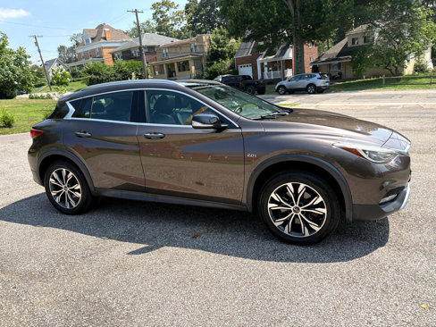Used 2018 INFINITI QX30 Premium image 11