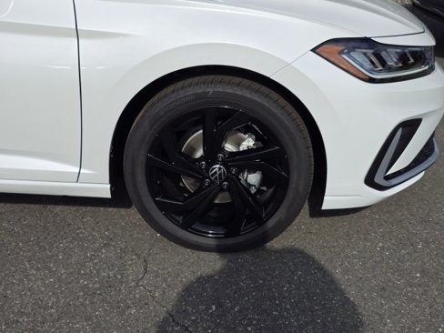 New 2025 Volkswagen Jetta SE image 2