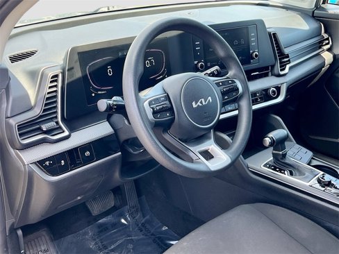 Used 2023 Kia Sportage LX image 9