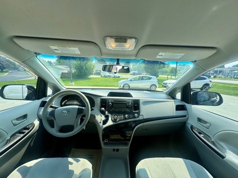 Used 2014 Toyota Sienna L image 13