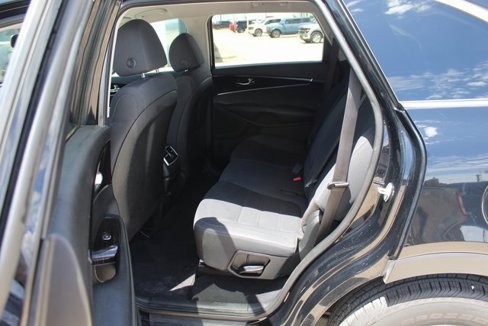 Used 2019 Kia Sorento L image 16