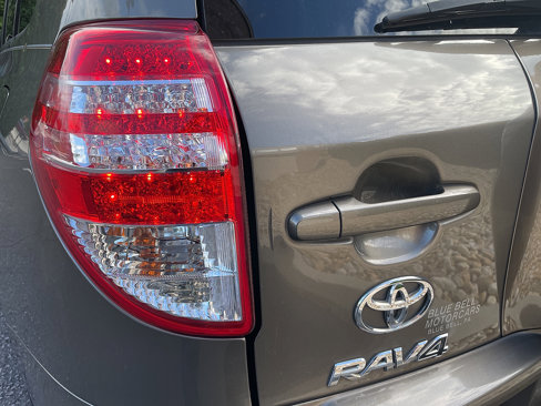 Used 2011 Toyota RAV4 4WD image 15