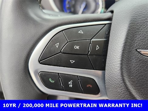 Used 2023 Chrysler Pacifica Touring-L image 23