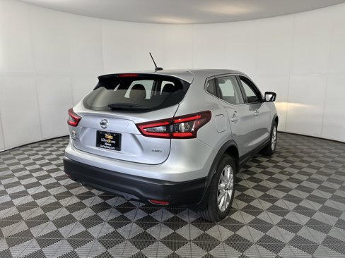 Used 2022 Nissan Rogue Sport S image 10