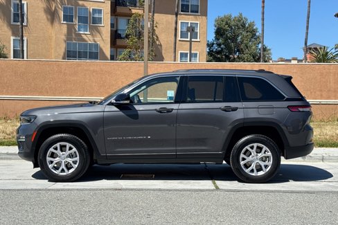 Used 2022 Jeep Grand Cherokee Limited image 7