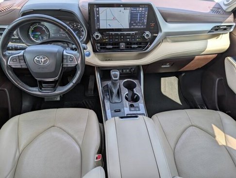 Used 2021 Toyota Highlander Platinum image 32