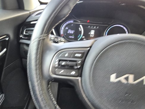 Used 2022 Kia Niro EX image 25