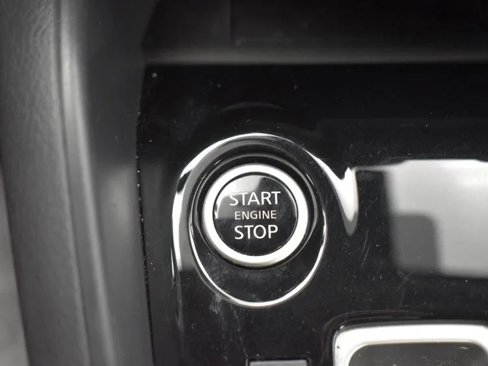 Used 2024 Nissan Versa SV image 31