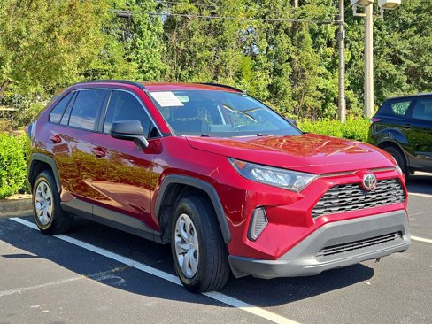 Used 2020 Toyota RAV4 LE image 1