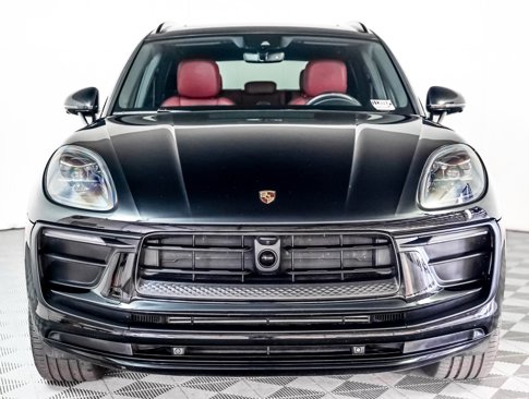 Certified 2024 Porsche Macan image 7