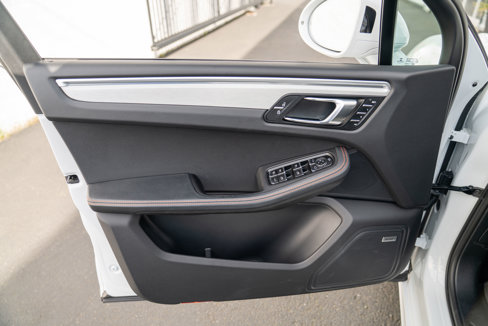 Used 2022 Porsche Macan image 11
