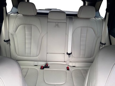 Used 2022 BMW X5 xDrive40i w/ M Sport Package image 25