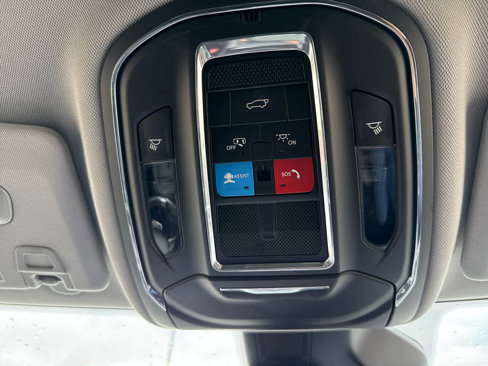 Used 2023 Jeep Grand Cherokee Limited w/ Black Appearance Package image 25