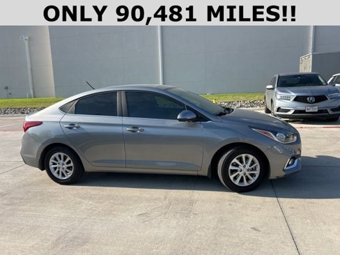 Used 2022 Hyundai Accent SEL image 2