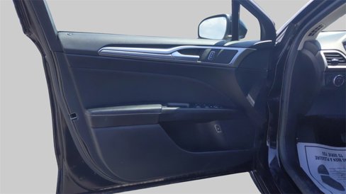 Used 2019 Ford Fusion SE image 15