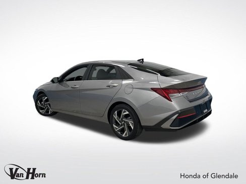 Used 2024 Hyundai Elantra Limited image 3