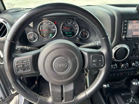 Used 2015 Jeep Wrangler Unlimited Sahara w/ Connectivity Group image 23