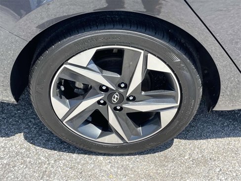 Certified 2022 Hyundai Elantra SEL w/ Convenience + Premium Package image 9