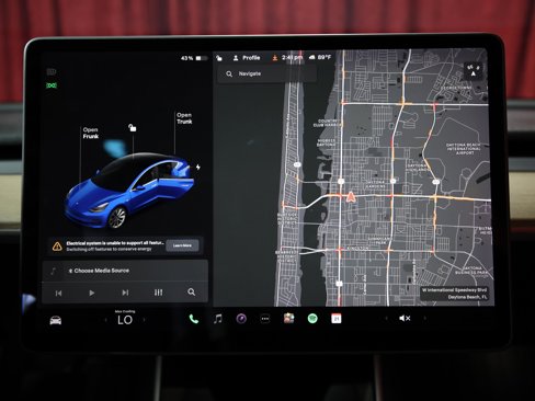 Used 2018 Tesla Model 3 Long Range image 17