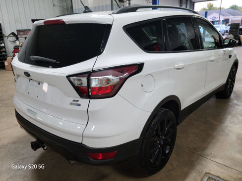 Used 2018 Ford Escape SE w/ SE Sport Appearance Package image 4