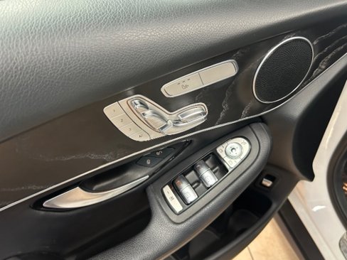 Used 2018 Mercedes-Benz GLC 300 4MATIC image 7