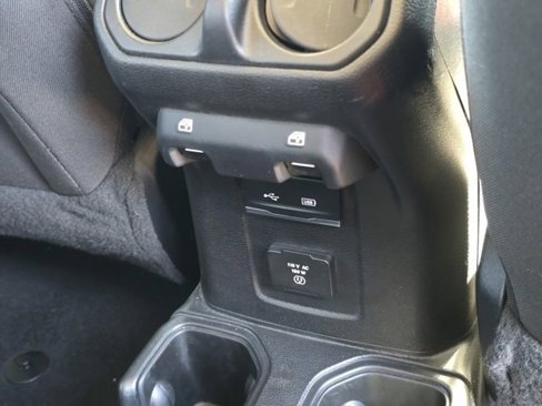 Used 2019 Jeep Wrangler Unlimited Sahara image 33