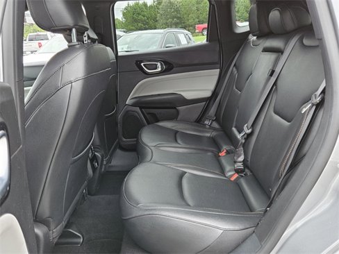 Used 2024 Jeep Compass Limited image 7